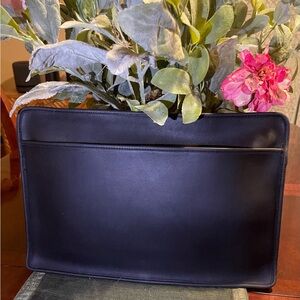 COACH authentic true vintage black leather zipper portfolio/document carrier